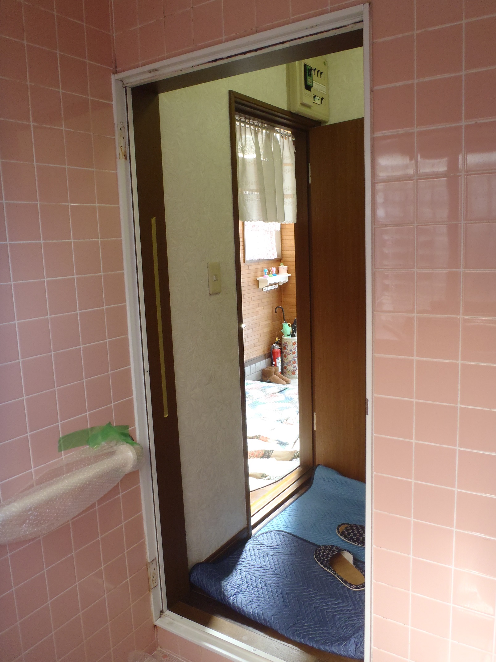 026 浴室ドアの交換(カバー工法） 自立支援住宅改修工事 プランニング・施工｜住まいる悠